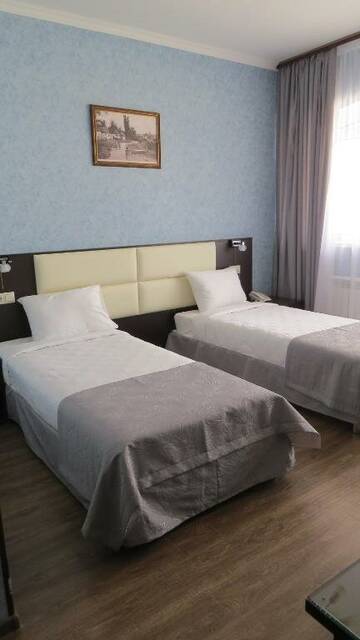 Фото номера Номер улучшенный комфорт с 1 двуспальной кроватью Гостиница Verona Hotel г. Ессентуки 2