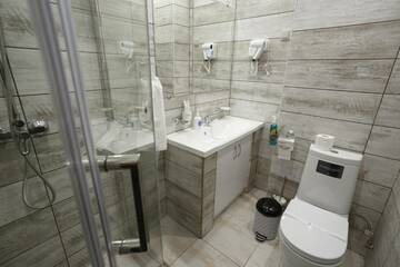 Фото номера Номер комфорт с 1 двуспальной кроватью Гостиница Verona Hotel г. Ессентуки 7