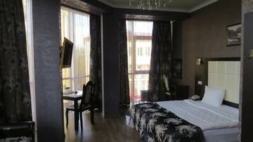 Фото номера Номер люкс с 1 двуспальной кроватью Гостиница Verona Hotel г. Ессентуки 3